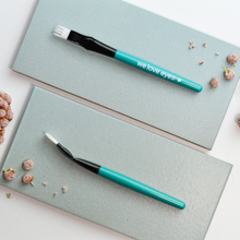 Load image into Gallery viewer, In Between Eyelash Cleansing Brush