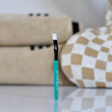 Load image into Gallery viewer, In Between Eyelash Cleansing Brush
