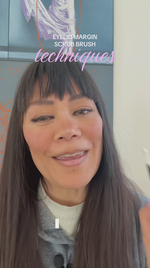 Eyelid Scrub Brush Techniques Video 4._Hold_Upper_Eyelid_Open